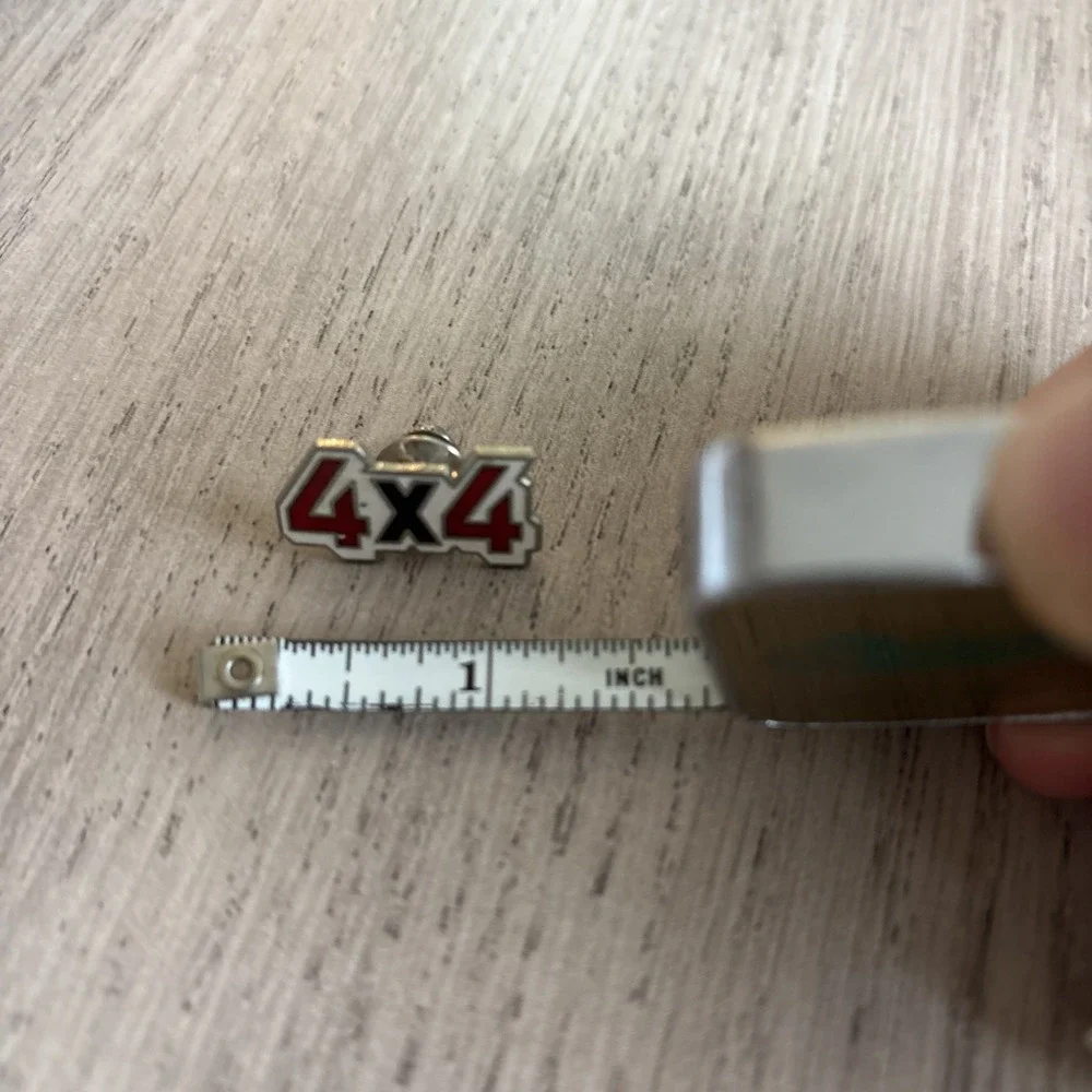 RED 4X4 FENDER LOGO HOT ROD AUTOMOTIVE‎ TRUCK HAT PIN LAPEL PIN